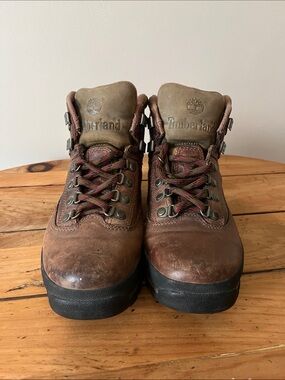 Timberland vintage Brown women’s Leather Hiking Boots with Black Soles